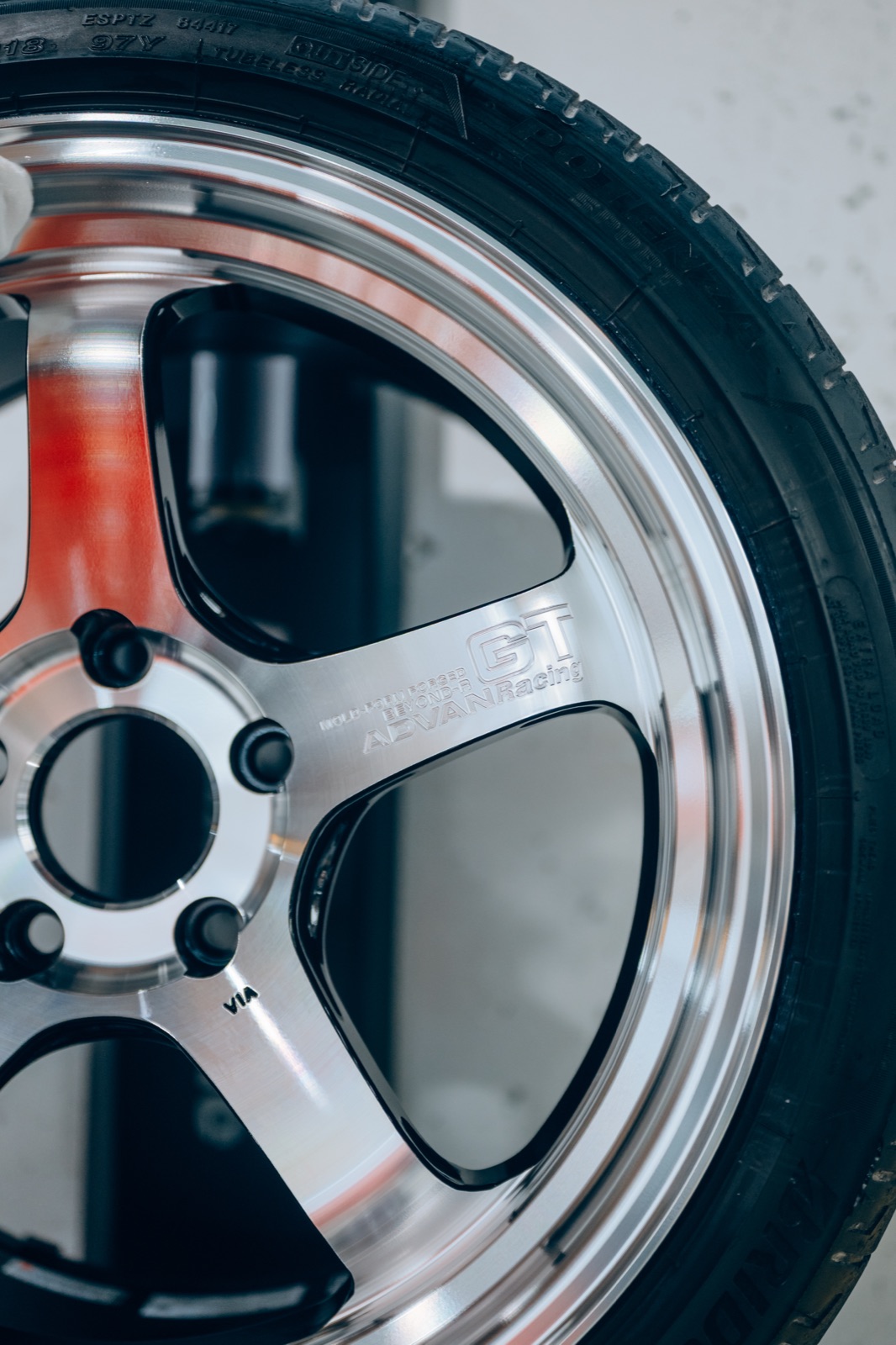 Advan Racing GT Beyond-R 18x10 +40 5x120 Machining & Diamond Cut (MDC) - Image 4